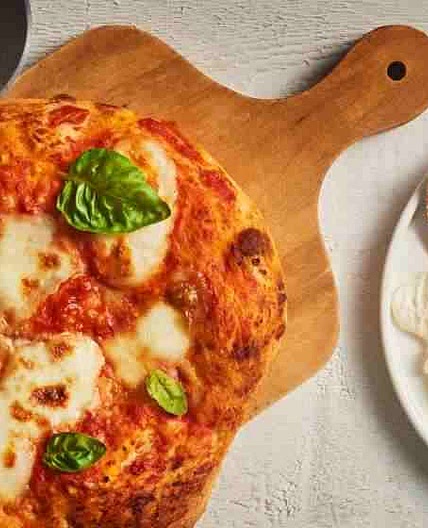Italian Pizza with Mozzarella Fresca