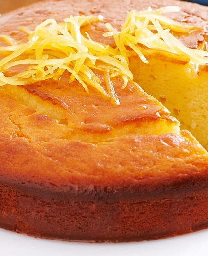 Lemon yoghurt cake with syrup