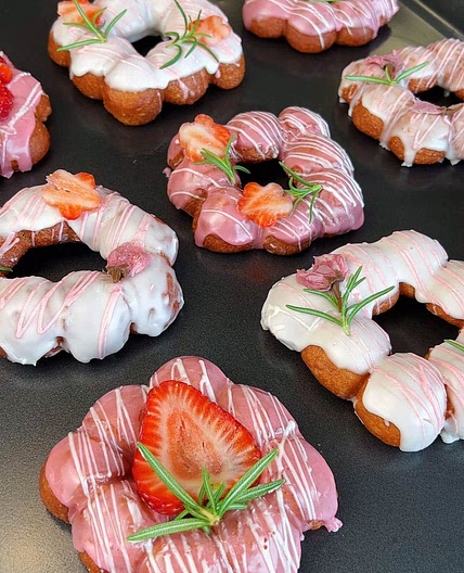 Mochi Donuts (Sakura & Strawberry Flavor Pon de Ring)