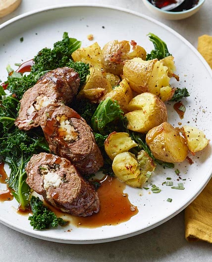 Feta-stuffed lamb with fried potatoes