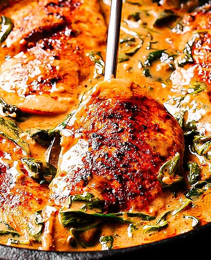 Chicken and Spinach in Creamy Paprika Sauce