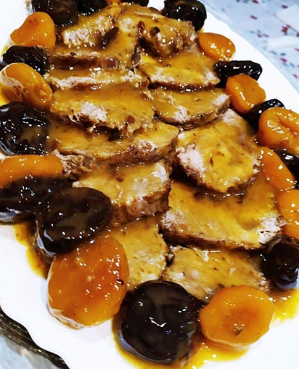 Χοιρινό Ρολό με Πορτοκάλι, Δαμάσκηνα και Βερίκοκα