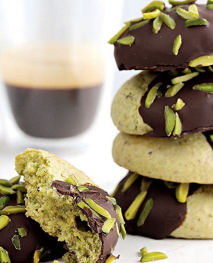 Gluten-free pistachio amaretti morbidi