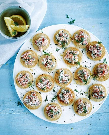 Salmon tartare blinis