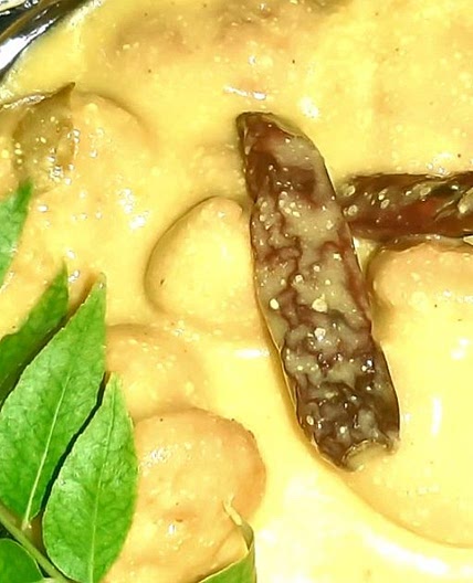 कढ़ी बड़ी (Kadhi badi recipe in Hindi)