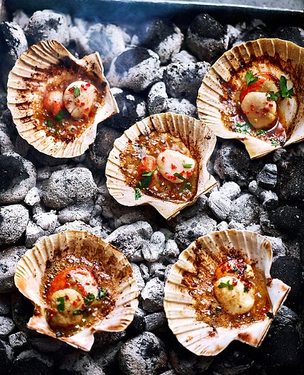 Scallops with garlic, chilli and anchovy butter