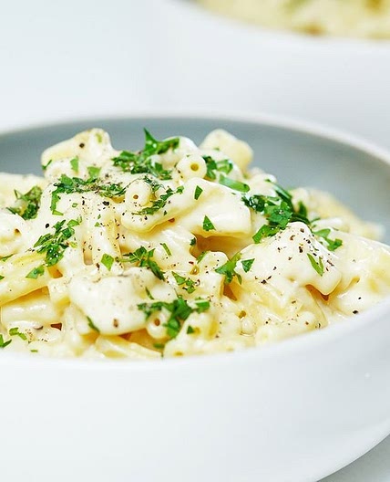 Classic and simple macaroni cheese recipe