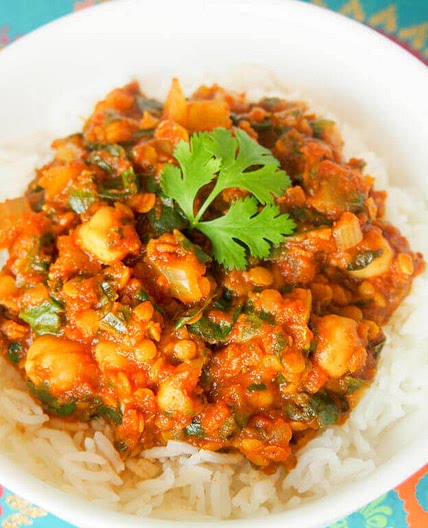 Chickpea, lentil and spinach curry