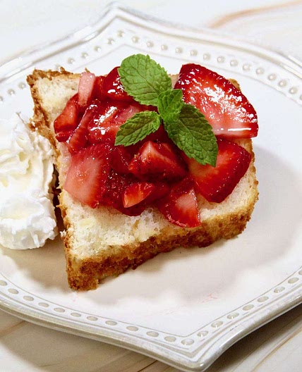 2-Ingredient Pineapple Angel Food Cake