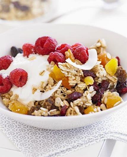 Fruit & nut granola