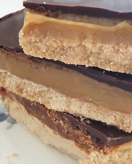 Scotch finger caramel slice