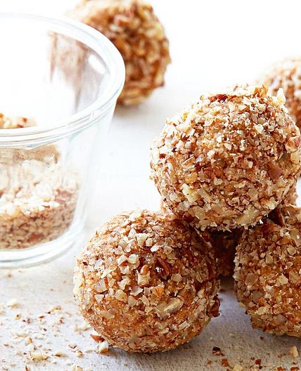 Pecan and pumpkin pie bliss balls