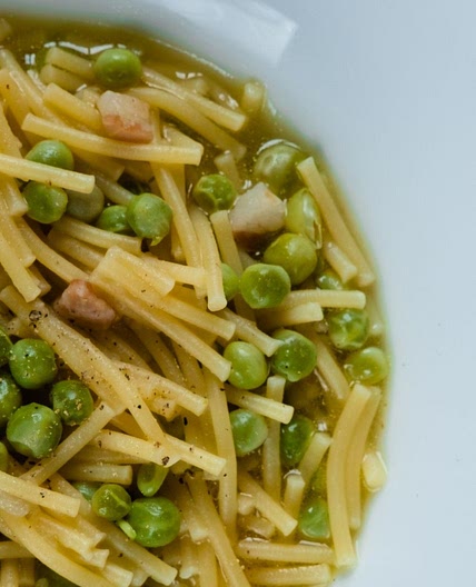 Pasta with peas and bacon