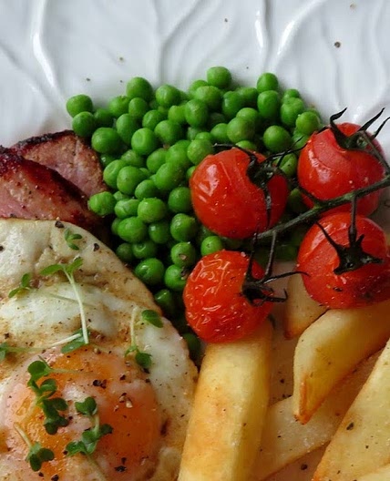 Gammon Steak, Egg & Chips