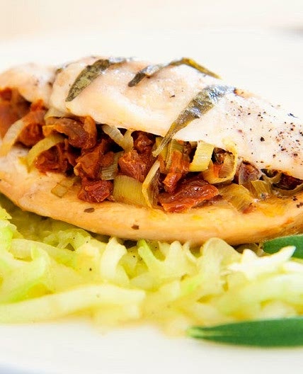 Saludables pechugas rellenas de nopales, ¡para comer o cenar!