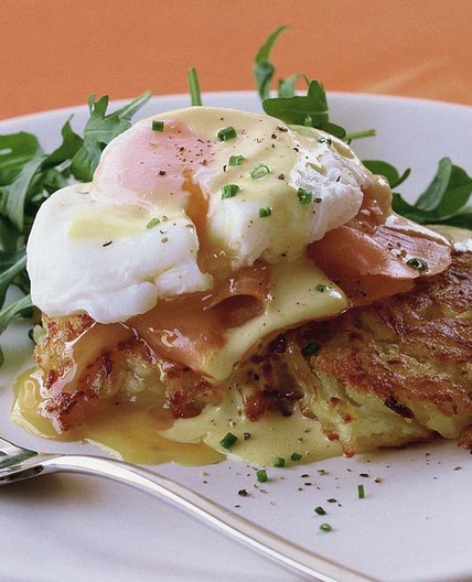 Potato rosti with smoked salmon, egg and hollandaise