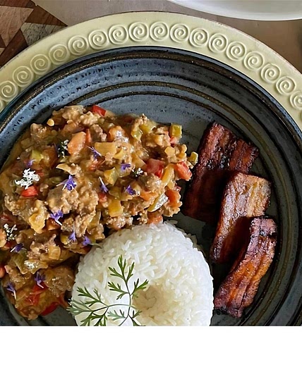 Chivo en Coco - Goat Meat in Coconut Sauce