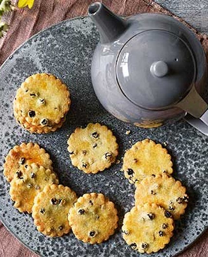 Easy Easter biscuits