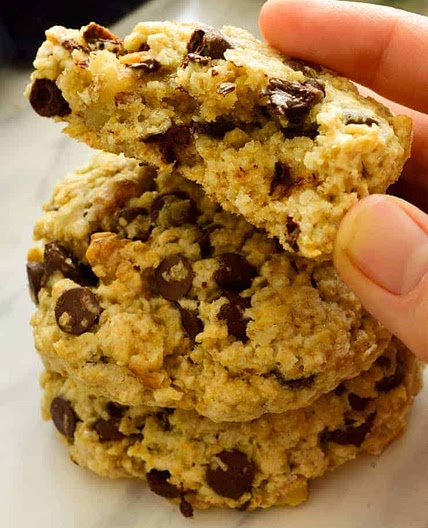 Vegan Oatmeal Chocolate Chip Cookies