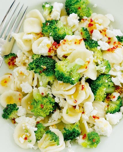 Pasta with broccoli and feta