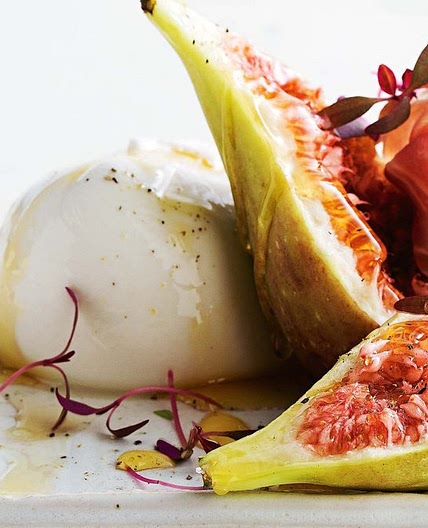 Buffalo mozzarella with figs, prosciutto and honey