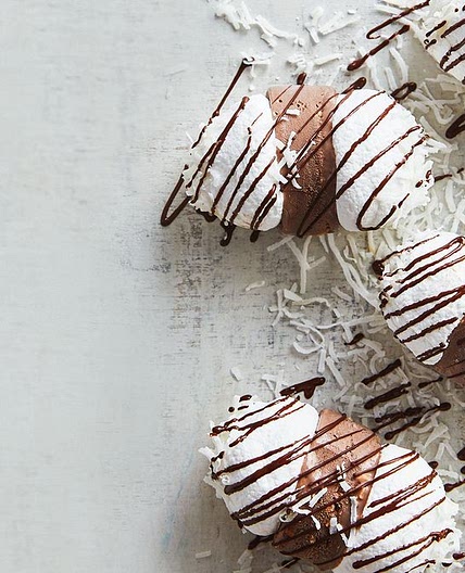 Mini pavlova lamingtons recipe