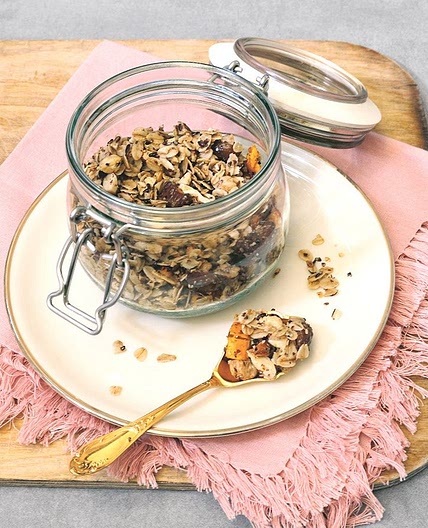 Knusper-Müsli mit Mango und Kokosöl