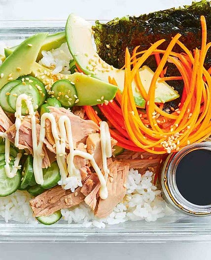 Tuna and avocado sushi salad recipe