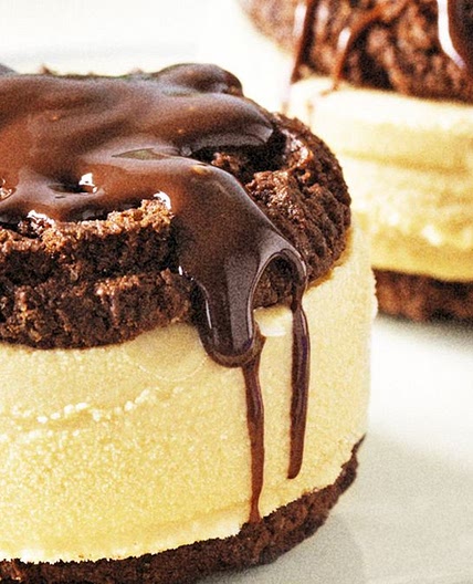 Easy dulce de leche ice-cream sandwiches