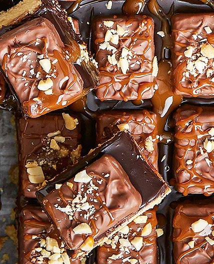 Snickers tray bake slice recipe
