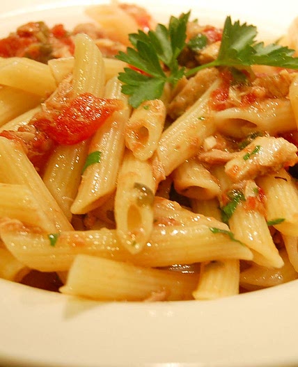 Easy Pasta with Tuna and Tomato Sauce
