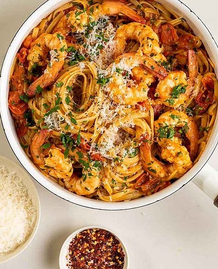 15-minute garlic and prawn linguine