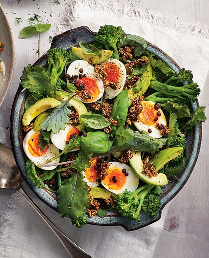 Lentil, broccoli and egg salad with crunchy seeds