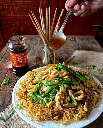 Chicken Pan-Fried Noodles (Gai See Chow Mein)