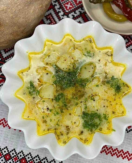 Creamy Potato Soup with Garlic and Yogurt: A 30-Minute Recipe