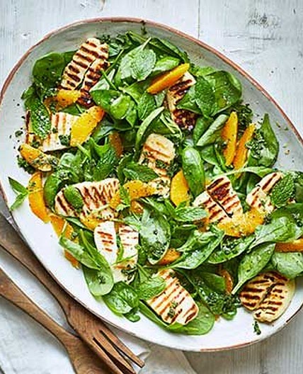 Spinach & halloumi salad