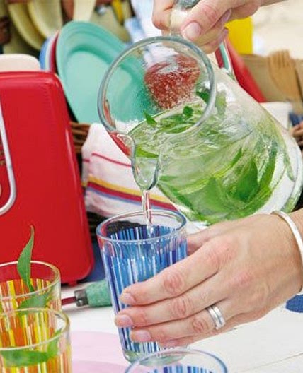 Apple, elderflower & mint sparkle