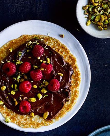Chocolate, raspberry & pistachio pancake topping