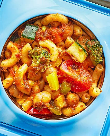 Storecupboard saucy pasta & chickpeas