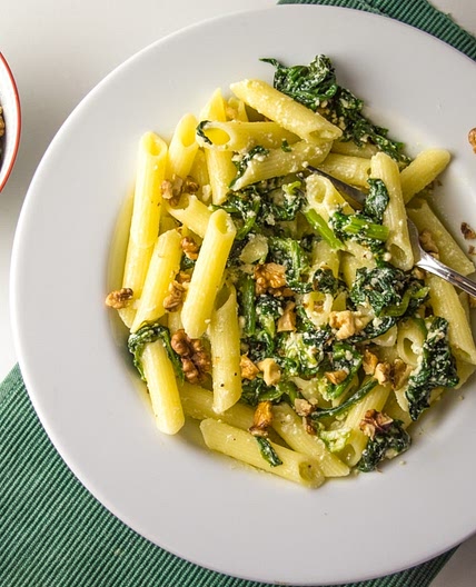 Creamy Spinach and Ricotta Pasta with Walnuts
