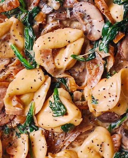 Creamy Spinach and Mushroom Tortellini with Caramelized Onions