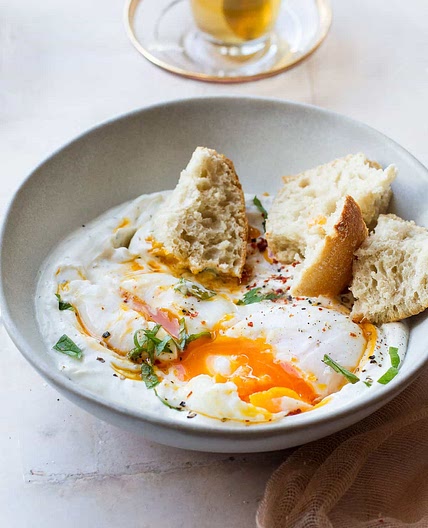 Cilbir Recipe (Turkish Eggs with Garlic Yogurt)