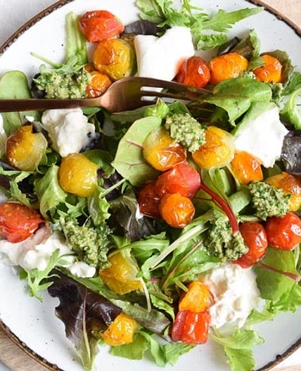 Low FODMAP burrata salad with pesto