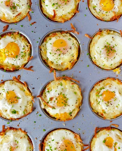 Cheesy Hash Brown Cups with Baked Eggs