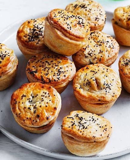 Spinach and pumpkin party pies recipe