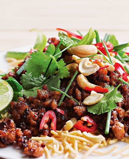 Sticky pork and crispy noodle salad