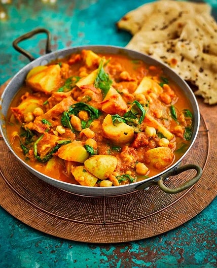 Spinach, chickpea and potato curry