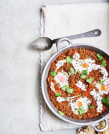 Sweet and sour lentil shakshuka
