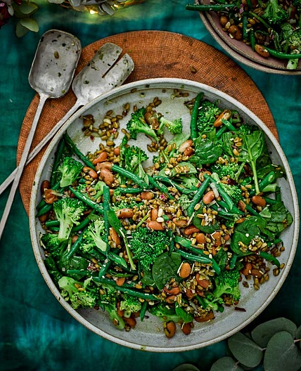 Grains, greens and beans salad with pesto dressing