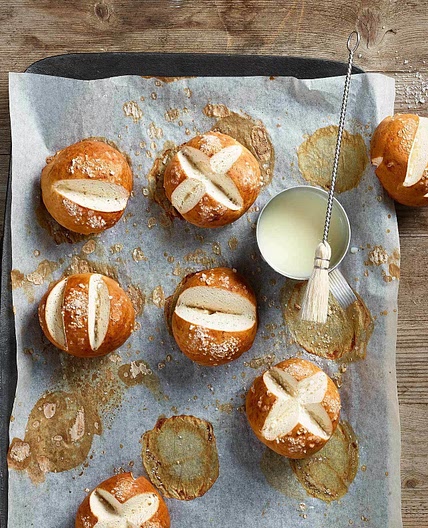 Glutenfreie Laugenbrötli